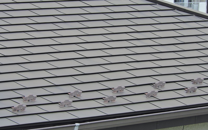 屋根材の種類と特徴！ガルバリウム鋼板とコロニアル（スレート）のメリット・デメリット